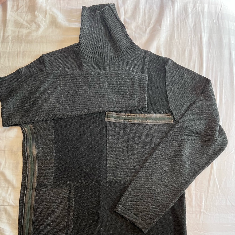 Turtle neck from Kenneth Cole . 100 % off wool and stream leather.